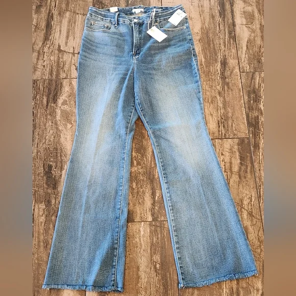Good American Good Classic Slim Bootcut Jeans - Picture 3 of 9